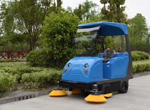 電動(dòng)掃地車的使用過(guò)程中保養(yǎng)的重要性